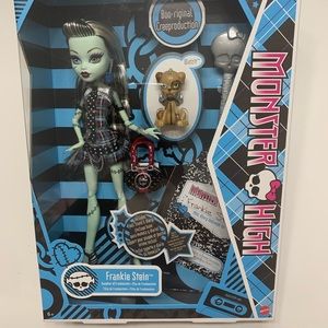 Monster High Frankie Stein Reproduction
Doll with DollStand&Accessories,New 2022